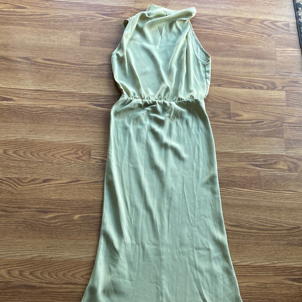 Chic Sleeveless Maxi Dress in Olive Green